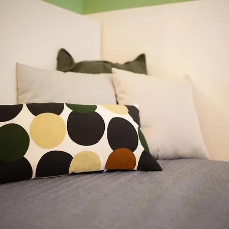 Fullhouse - - R11 - Marketplace