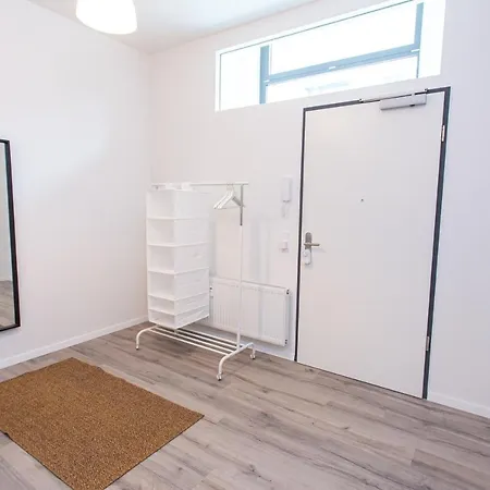 Fullhouse - - R11 - Marketplace *