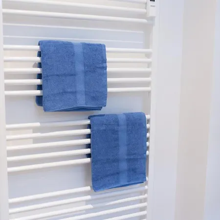 Fullhouse - - R11 - Marketplace