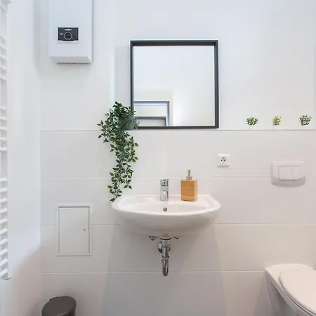 Fullhouse - - R11 - Marketplace * קמניץ