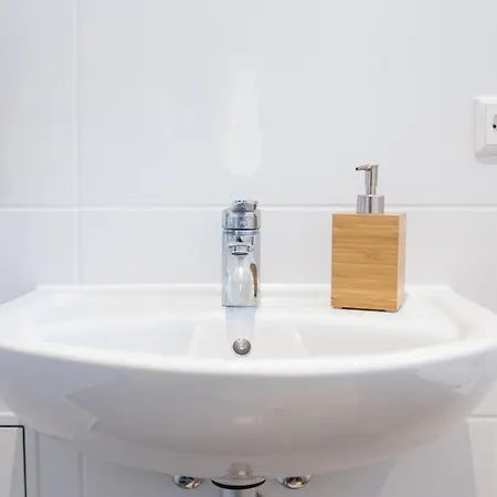 Fullhouse - - R11 - Marketplace דירה *