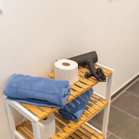 Fullhouse - - R11 - Marketplace דירה