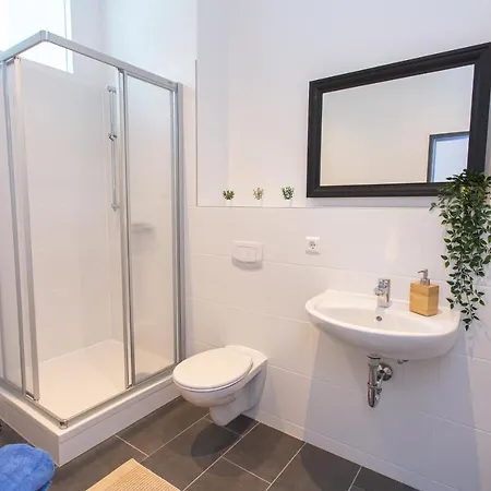 Fullhouse - - R11 - Marketplace *