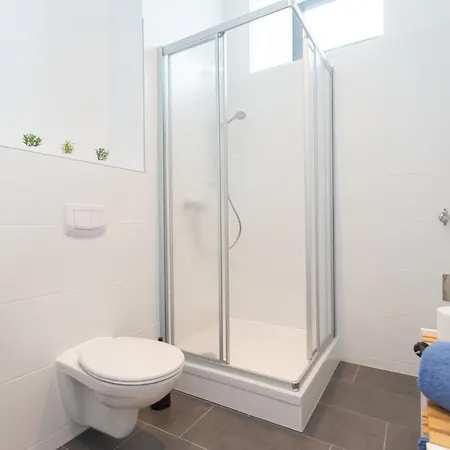 Fullhouse - - R11 - Marketplace *