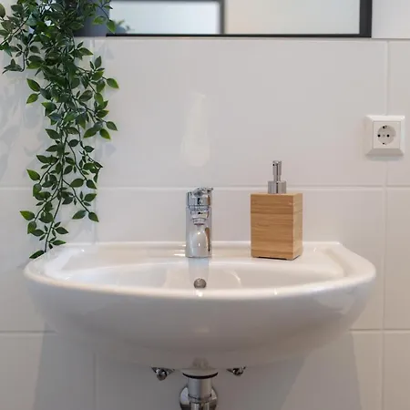 Fullhouse - - R11 - Marketplace דירה